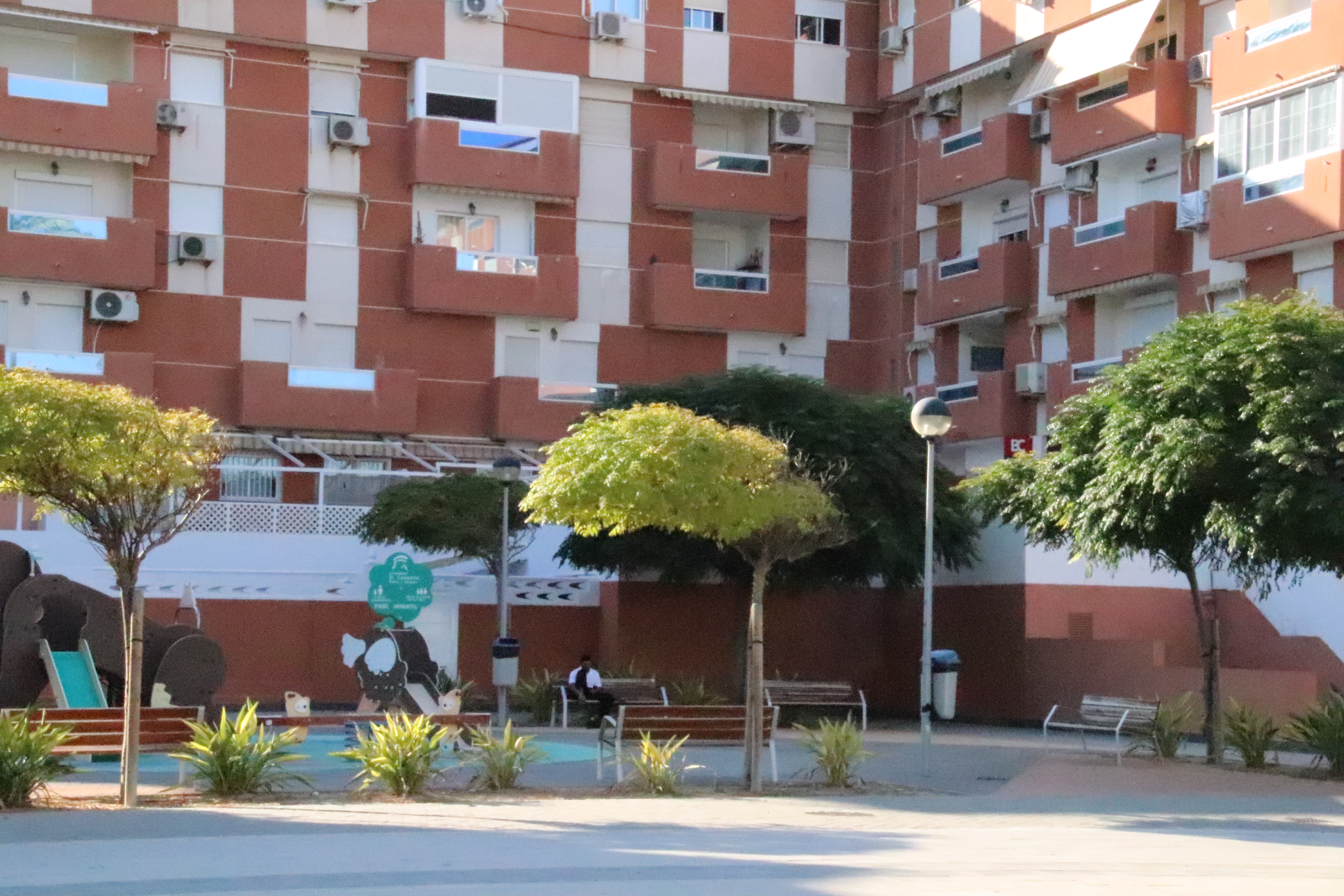 Triplex con garaje en el centro de Campello a Menos de 120 metros de la playa.